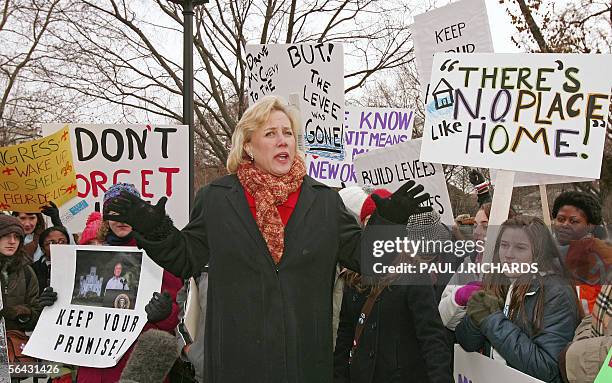 Washington, UNITED STATES: US Sen. Mary Landrieu calls on US President George W. Bush to keep his promise of help to New Orleans during a "Rally for...