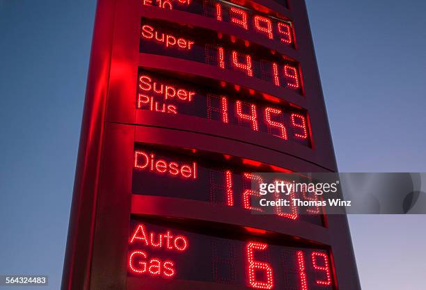 display of fuel prices - fuel price stockfoto's en -beelden