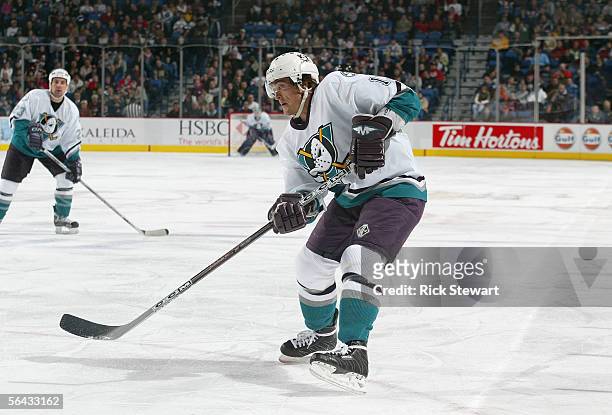 Teemu Selanne of the Mighty Ducks of Anaheim skates against the Buffalo Sabres on December 8, 2005 at HSBC Arena in Buffalo, New York. The Sabres...