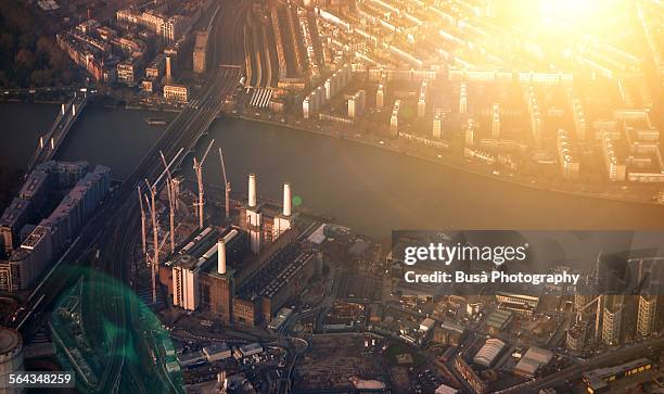 battersea power station in london, aerial view - battersea kohlekraftwerk stock-fotos und bilder