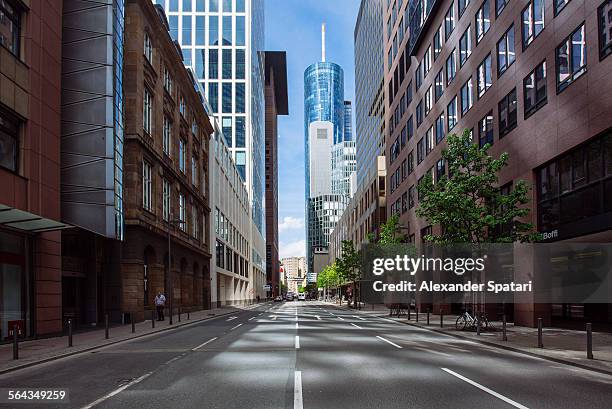 empty street in frankfurt am main, germany - city roads fotografías e imágenes de stock