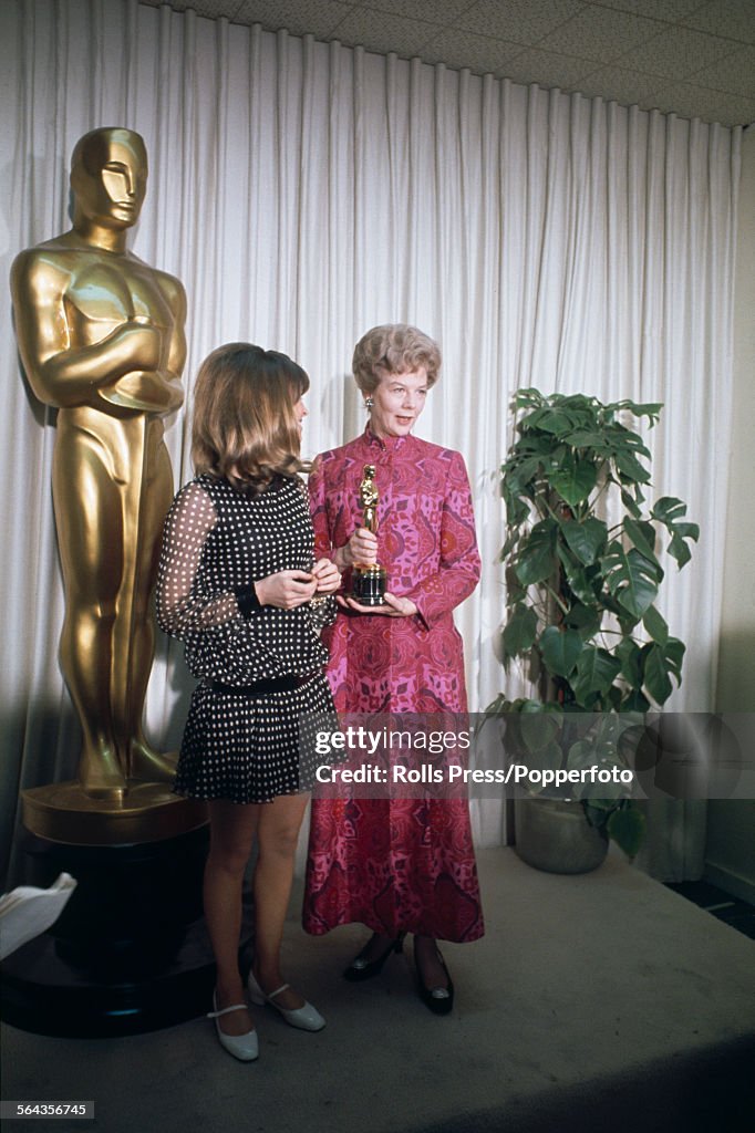 Julie Christie And Wendy Hiller At Academy Awards