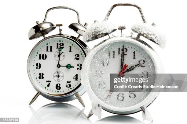 alarm clocks, close-up - tijdlijn stockfoto's en -beelden