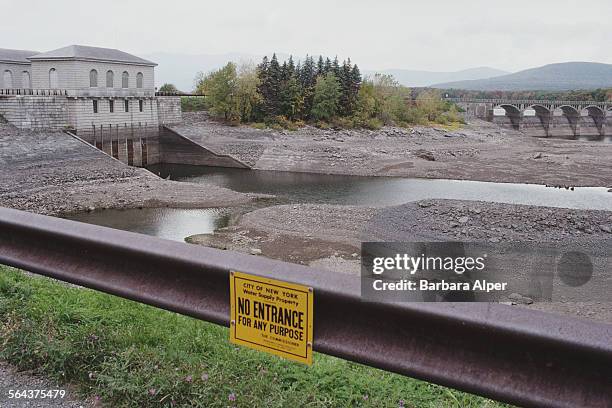 Water levels at low level in the Ashokan Reservoir during the drought watch, Ulster County, New York, USA, September 1991.