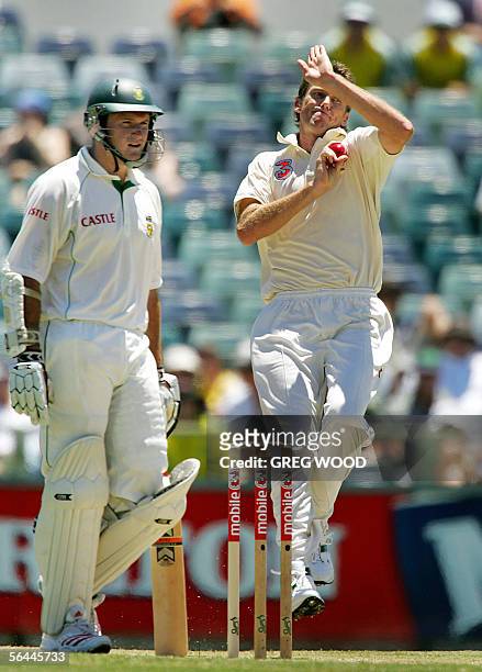 Australia's Glenn McGrath prepares to bowl as South African captain Graeme Smith stands alongside during the first Test in Perth, 17 December 2005....
