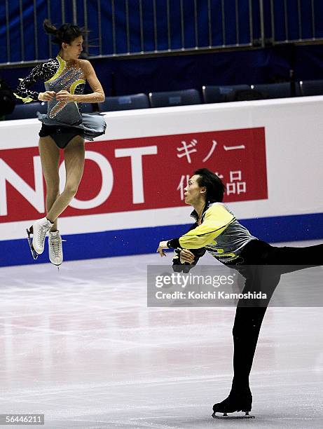 Qing Pang and Jian Tong of China skate during the Grand Prix of Figure Skating Final 2005/2006, Pairs Free Skating at Yoyogi National Gymnasium on...