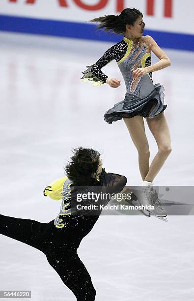 Qing Pang and Jian Tong of China skate during the Grand Prix of Figure Skating Final 2005/2006, Pairs Free Skating at Yoyogi National Gymnasium on...