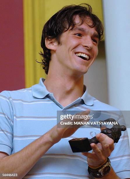 World Hockey Young Player of the Year 2005, Robert van der Horst of the Netherlands poses with his award in Chennai, 17 December 2005. Horst was...