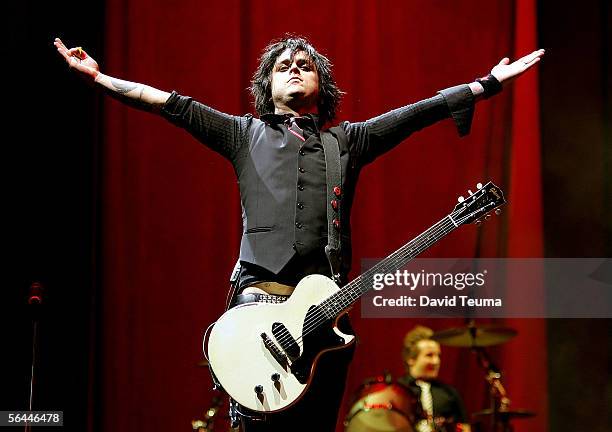 Billie Joe Armstrong of Green Day performs at the Telstra Dome on December 17, 2005 in Melbourne, Australia.