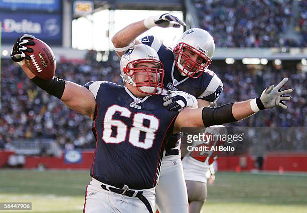 Tom Ashworth of the New England Patriots celebrates his touchdown catch with Mike Vrabel in the first quarter against the Tampa Bay Buccaneers on...