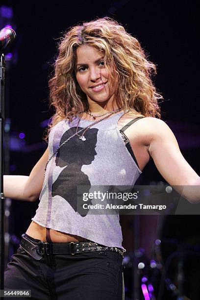 Shakira performs on stage at the Y100.7 Jingle Ball on December 17, 2005 in Sunrise, Florida.