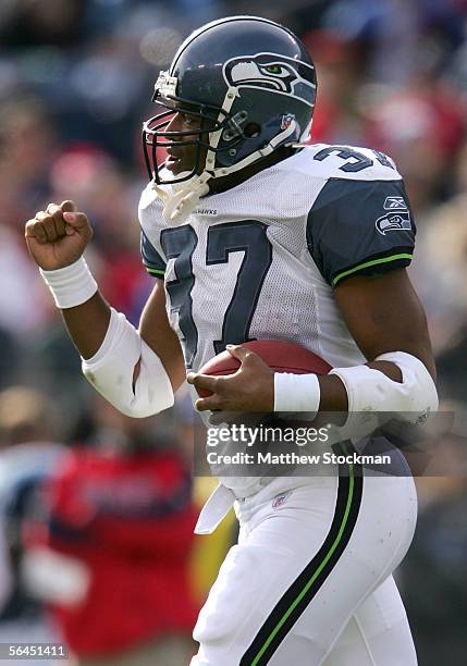 Shaun Alexander of the Seattle Seahawks celebrates a touchdown against the Tennessee Titans December 18, 2005 at The Coliseum in Nashville, Tennessee.