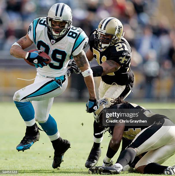 Steve Smith of the Carolina Panthers runs past Jason Craft and Mike McKenzie of the New Orleans Saints on December 18, 2005 at Tiger Stadium in Baton...