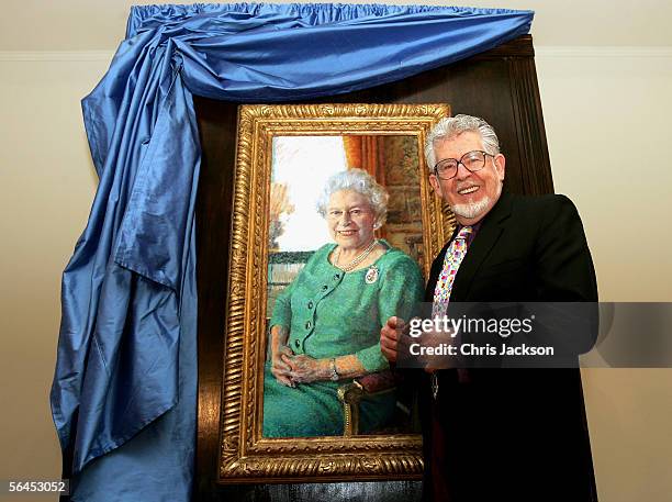 Artist Rolf Harris officially unveils his oil portrait of Queen Elizabeth II at The Queen's Gallery in Buckingham Palace on December 19, 2005 in...