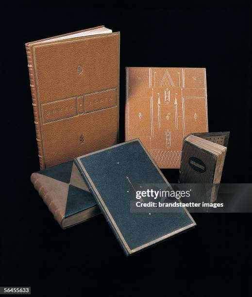 Book cover, leather with gold imprinting, made by the Wiener Werkstaette. Around 1914. [Bucheinbaende der Wiener Werkstaette. Ledereinbaende mit...