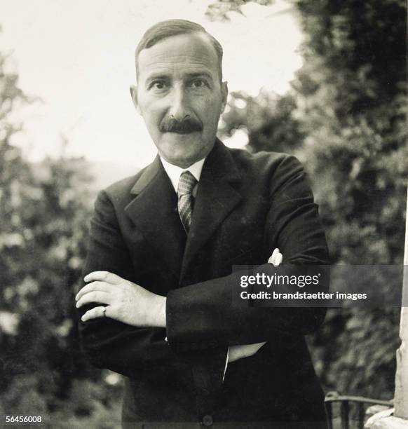 Stefan Zweig in his domicile in Salzburg. Photography. 1931. [Stefan Zweig in seinem Salzburger Domizil am Kapuzienerberg [?]. "Der Schriftsteller...
