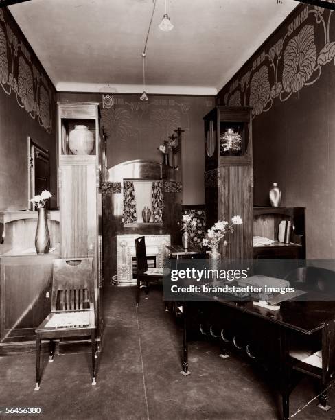 Secretary Office in Secession Building with interior design by Josef Hoffmann. Photography. 1898. [Sekretariat im Gebaeude der Secession mit...