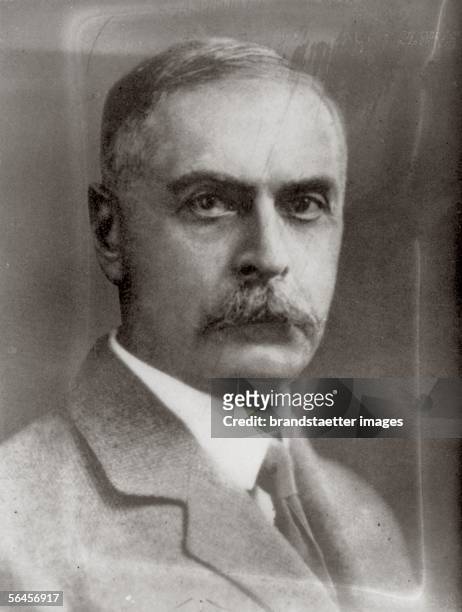 Karl Landsteiner , bacteriologist, winner of the 1930 Nobel prize in medicine for the discovery of the human blood types. Photography, around 1925....