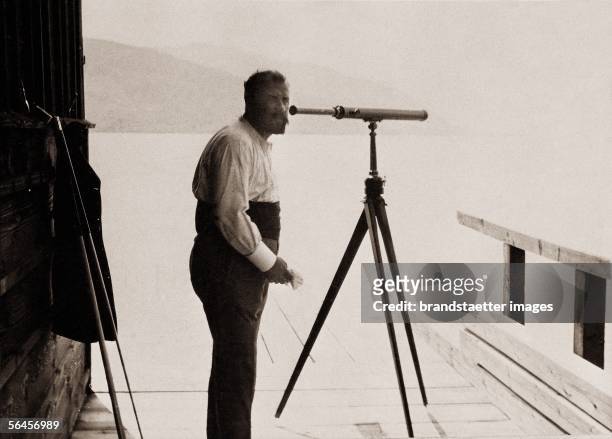 Gustav Klimt during a regatta with his long-glass at the patio of the boathouse of the villa Paulick in Seewalchen at the Attersee lake. Photography,...