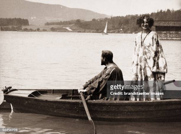 Gustav Klimt with Emilie Floege in rowing boat on Atter lake. Photography, about 1909/10. [Gustav Klimt im Kittel mit Emilie Floege im Ruderboot am...