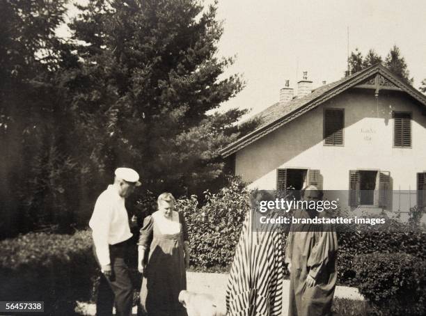 Klimt, E. Floege , Hermann Floege and Barbara Floege in front of the Oleander villa in Kammer. Photography, 1908. [Gustav Klimt, Emilie Floege ,...