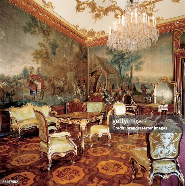 Schonbrunn Palace Interior Photos and Premium High Res Pictures - Getty ...
