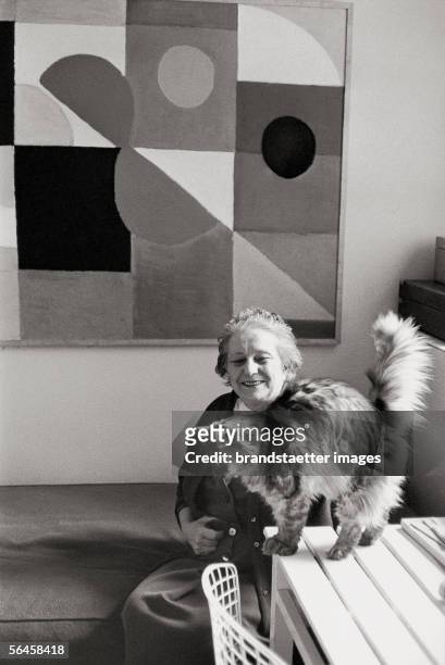 Painter and designer Sonia Delaunay. Photography. France. 1957. [Die Malerin und Designerin Sonia Delaunay. Photographie. Frankreich. 1957.]