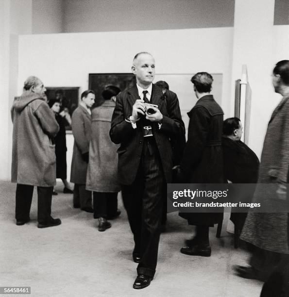 Photographer Henri Cartier-Bresson during Oskar Kokoschka's exhibition at the "Wiener Secession". Photography. 1955. [Der Photograph Henri...