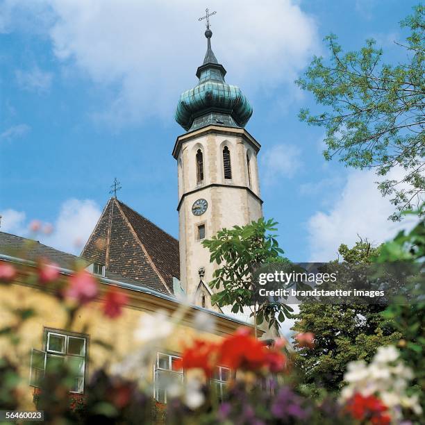 Church in Grinzing, Vienna, Austria. [Die Pfarrkirche zum hl. Kreuz in Grinzing, Wien, oesterreich. Photographie um 2000.]