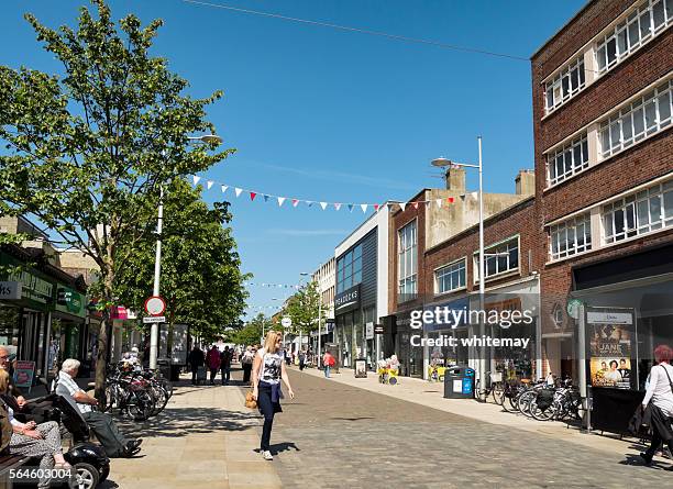 shops in london road north, lowestoft - lowestoft stockfoto's en -beelden