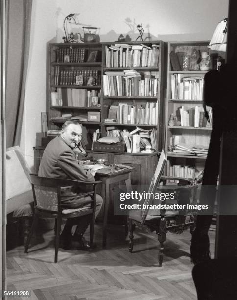 Heimito von Doderer in the workroom of his house in the 9th district of Vienna, Waehringerstrasse 50/14. Photography. Around 1950/60. [Heimito von...