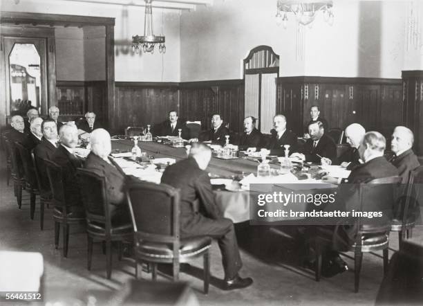 Initial meeting of the World Bank in Basel after the Young-plan came into effect. Basel. Photography. 1930. [Die Eroeffnungssitzung des B.I.Z. . Nach...