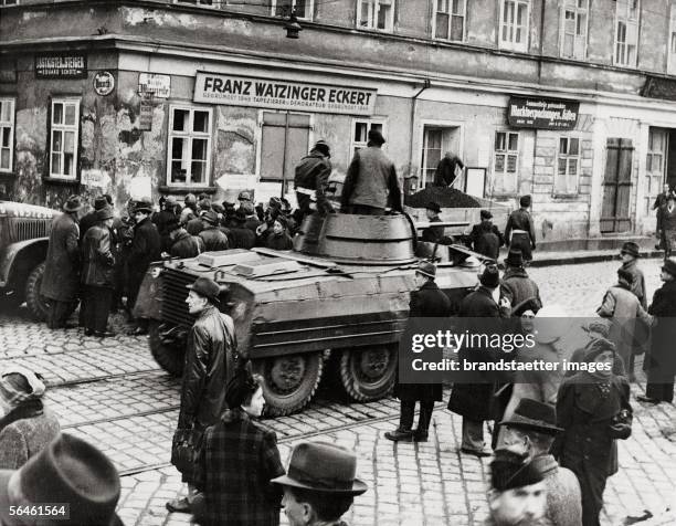 Raid towards the Black Marketing at the Vienna Naschmarkt. Austria. Photograph. 1945. [Razzia gegen den Schwarzhandel am Wiener Naschmarkt....