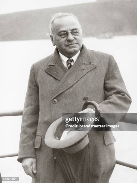 Alfred Adler, founder of the individual psychology, at his arrival in Plymouth. Photography. 1936. [Alfred Adler, Begruender der...