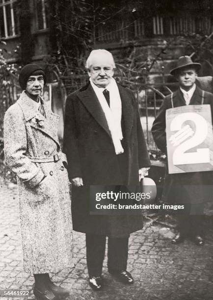 Gerhart Hauptmann and his wife leaving the polling station in Berlin. Germany. Photography. 6.11.1932. [Gerhart Hauptmann mit Gattin beim Verlassen...