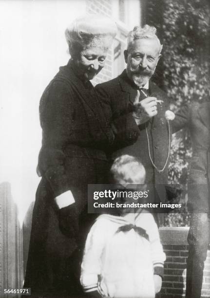 Last exposure of empress Auguste Viktoria with Wilhelm II and grandchild. Netherlands. Photography.1933. [Die letze Aufnahme der Kaiserin Auguste...