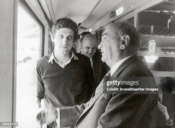 Anton Benya and Josef Cap on the train. Austria. Photography. Around 1980. [Anton Benya und Josef Cap im Zug. Oesterreich. Photographie. Um 1980.]