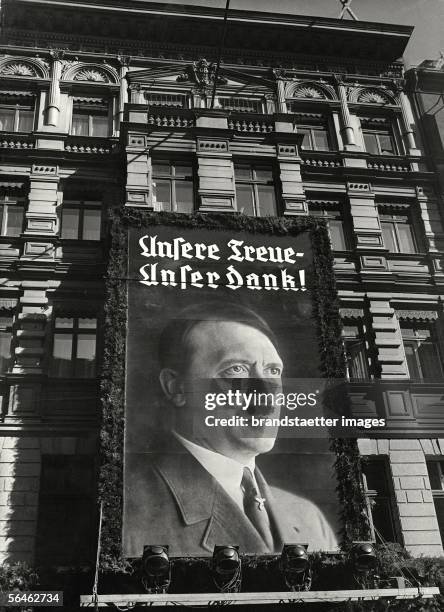 Portrait of Adolf Hitler on the facade of a Berlin puplishing house . Photography. 1939. [Portrait auf einem Berliner Verlagshaus anlaesslich des 50....