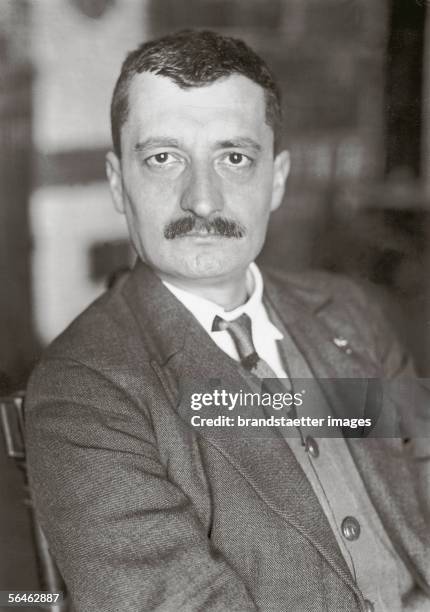 Dr. Hermann Oberth, German physicist and space travel pioneer . Photography around 1930. [Dr. Hermann Oberth, deutscher Physiker und Raumfahrtpionier...