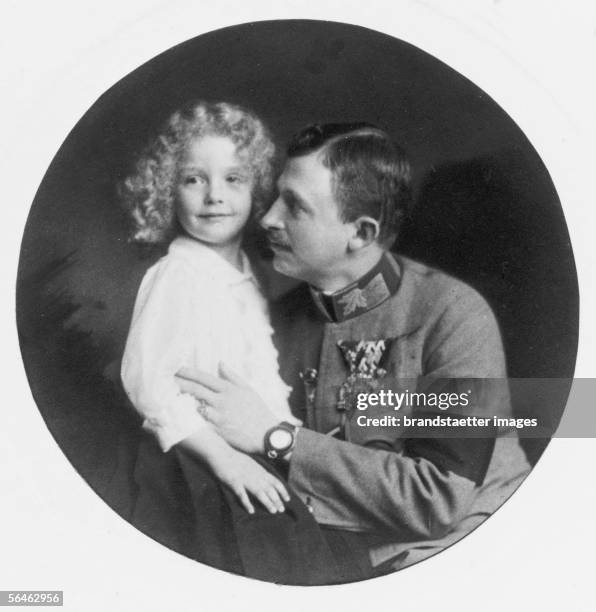 Karl I., last Austrian Emperor, with his son Otto von Habsburg. Photography, about 1910. [Karl I, letzter Kaiser von oesterreich, mit seinem Sohn...