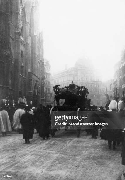 Emperor Franz Joseph?s funeral. Photography. 1916. [Bestattung von Franz Joseph I, Kaiser von oesterreich. Photographie. 1916]