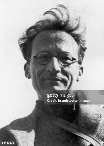 Erwin Schroedinger , physicist, Nobel laureate for Physics 1933. Photography, about 1940. [Erwin Schroedinger , Physiker, Mitbegruender der...
