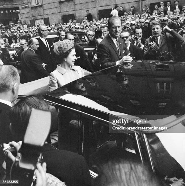 Queen Elisabeth II. And prince Philip of England in Vienna. Photography, 1969. [Queen Elisabeth II. Und Prinz Philip von England in Wien....