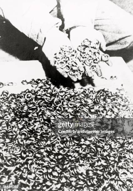 Concentration camp Mauthausen. Wedding rings belonging to murdered ones. Photography. 1945. [Konzentrationslager Mauthausen. Die gesammelten Eheringe...