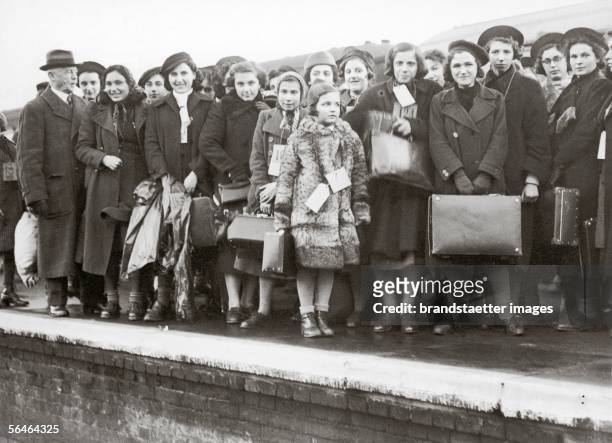 Jewish Refugee Childs arriving in England. The most children deriving originally from Vienna. England. Photography. Around 1938. [Juedische...