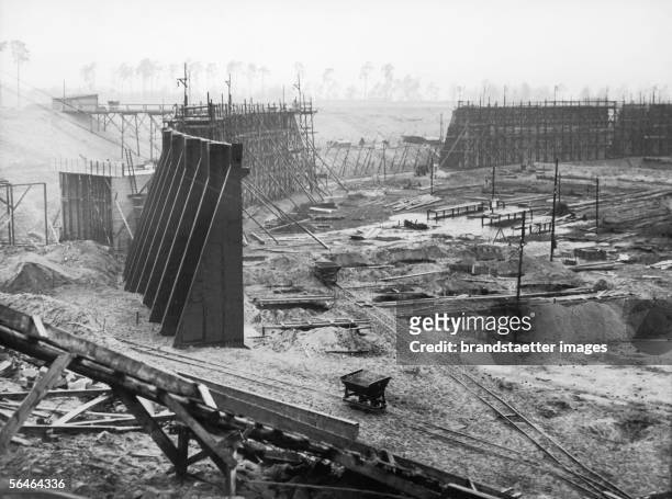 Construction works at the Olympic Stadium in Berlin. Photography. Germany. Around 1934. [Baustelle des Berliner Olympiastadions. Photographie....