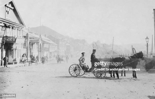 Vladivostok : City viev of Vladivostok with coach in the foreground. Photography. Around 1893/94. [Wladiwostok : Stadtansicht mit Kutsche im...