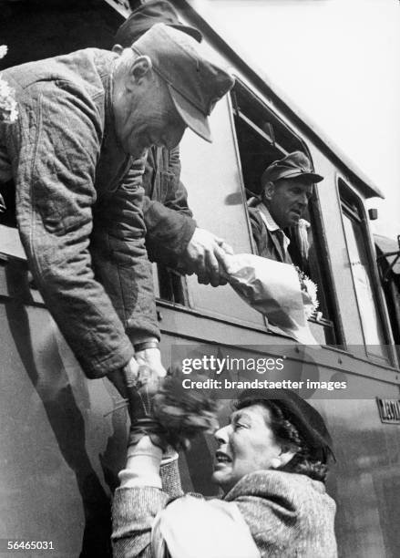 Prisoners of war returning from Russai.Photography. Austria. 1947. [Kriegsheimkehrer aus Russischer Gefangenschaft. Oesterreich. Photographie. 1947.]