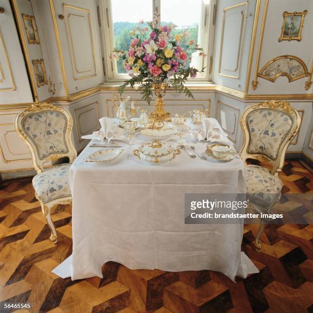 Breakfeast table in Schoenbrunn palace. Photography ar. 2000. [Fruehstueckstisch in Schloss Schoenbrunn. Photographie um 2000.]
