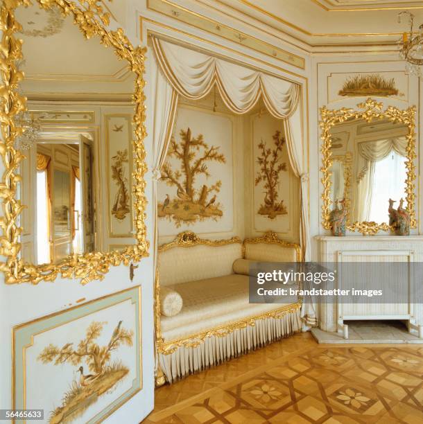 Water-palace Lazienki by Warsaw: Bed-chamber in the white house with the bed of king Stanislav August. The paintings on the walls have been made from...